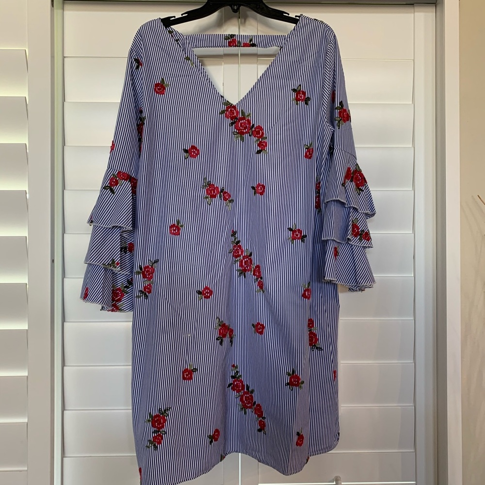 Maxsport Bell Sleeve Blue & White Rose Dress